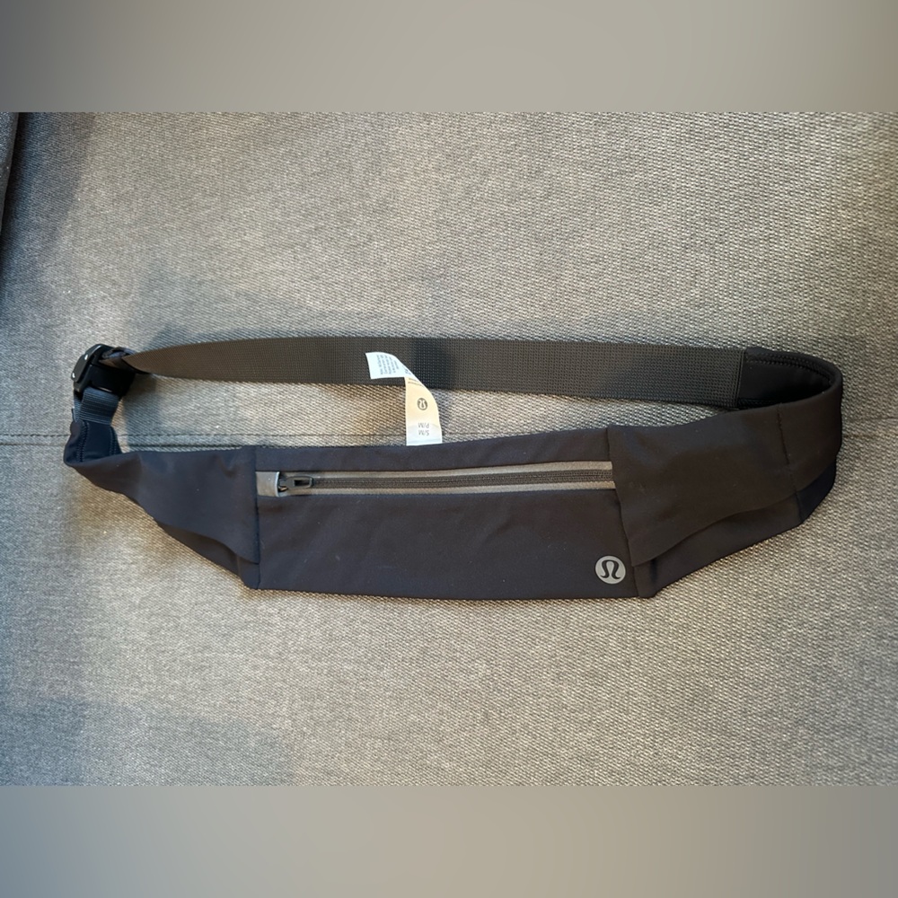 Lululemon Fast and Free Running Belt - Black